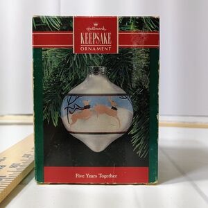 Hallmark Keepsake Ornament Box in Green and Red